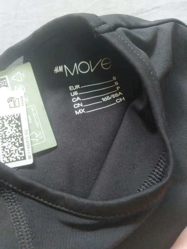 Top deportivo técnico negro