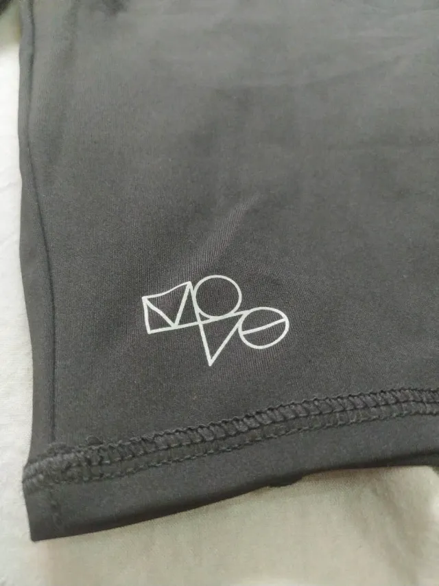 Top deportivo técnico negro