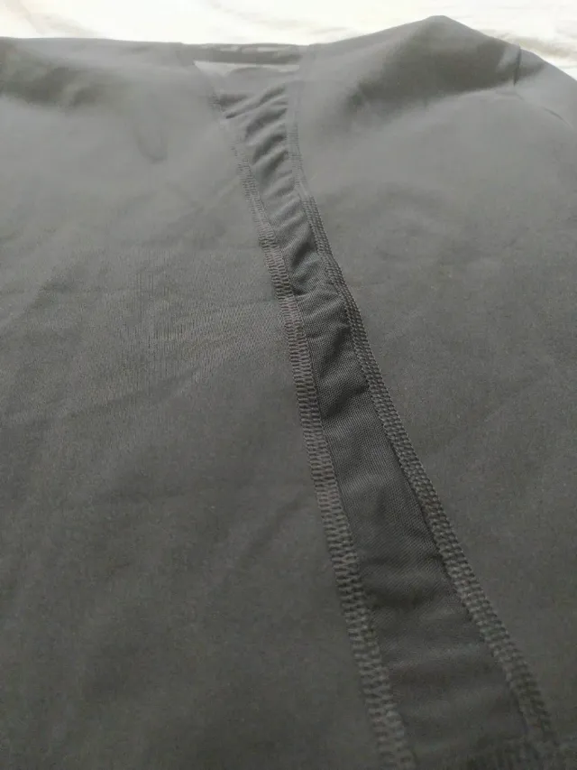 Top deportivo técnico negro