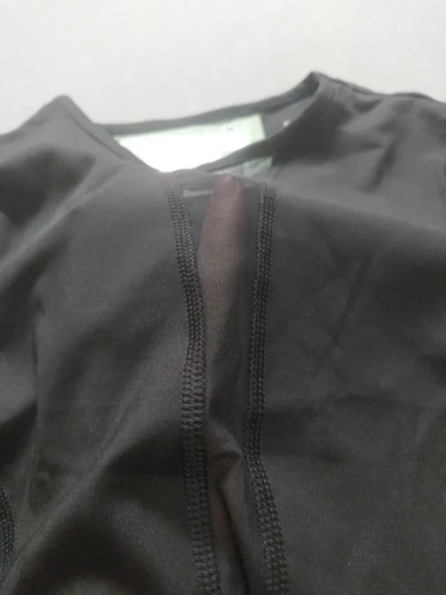 Top deportivo técnico negro