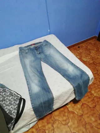Pantalón vaquero Zara Talla 42