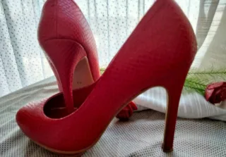 ZAPATOS TACÓN ROJOS MARYPAZ.