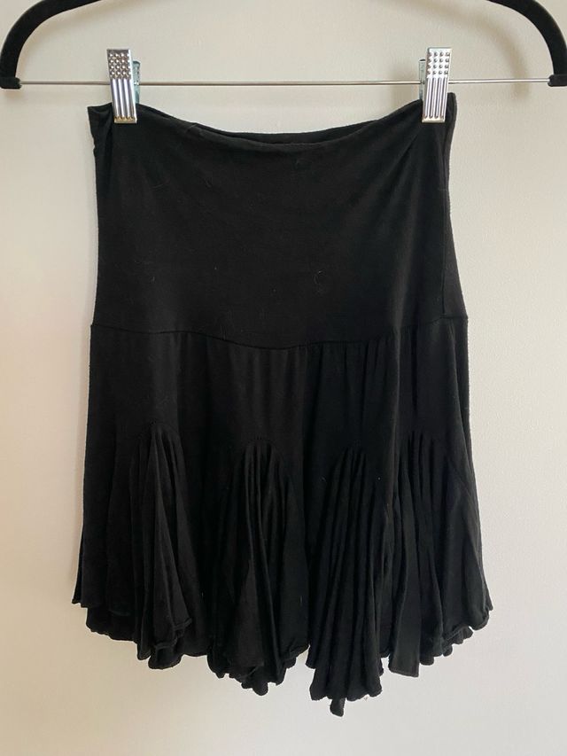 Falda mini negra con mucho vuelo Talla M