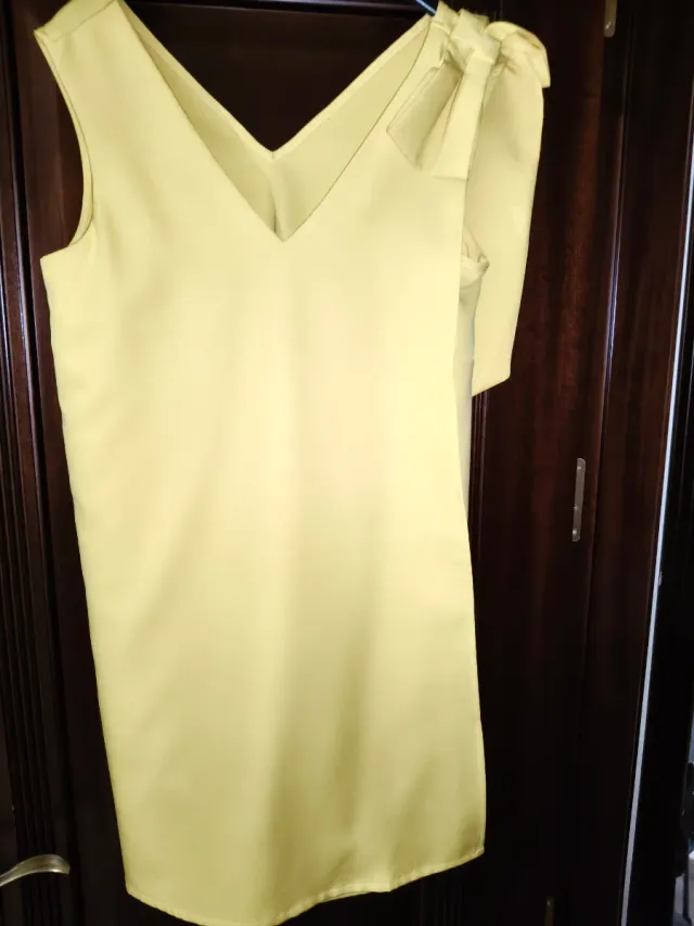 Vestido amarillo pastel lazo lateral nuevo