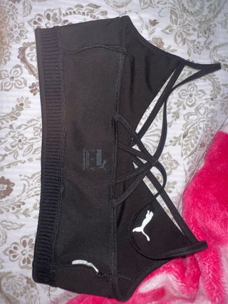 Top deportivo Puma negro