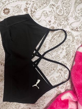 Top deportivo Puma negro