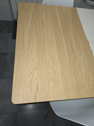 Mesa de comedor de madera natural