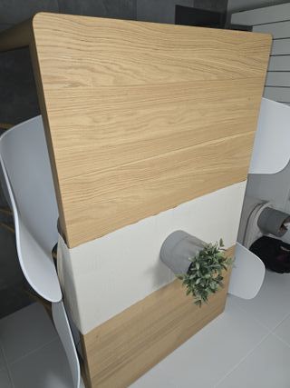 Mesa de comedor de madera natural
