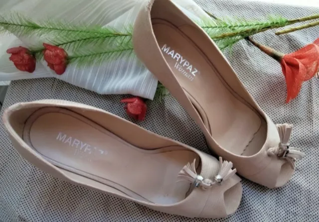 ZAPATOS TACÓN COLOR BEIGE.