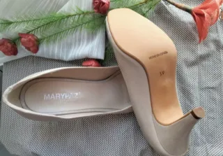 ZAPATOS TACÓN COLOR BEIGE. 