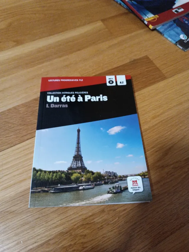 Collection Intrigues Policières. Un été à Paris...