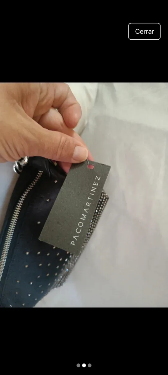 Bolso de fiesta negro con pedrería y cadena