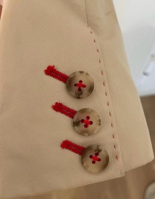 Blazer bege com forro vermelho Nuno Gama