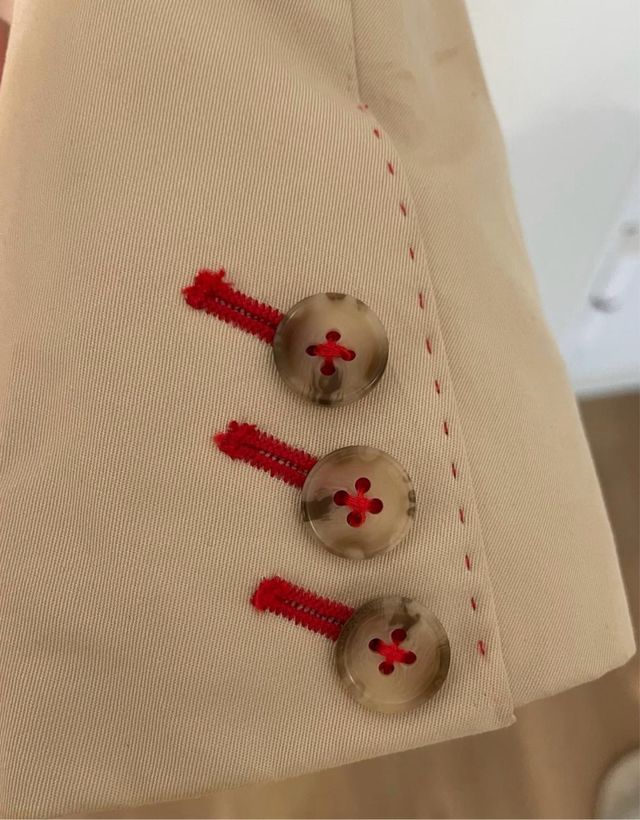 Blazer bege com forro vermelho Nuno Gama