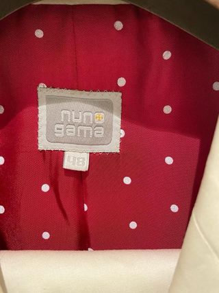 Blazer bege com forro vermelho Nuno Gama