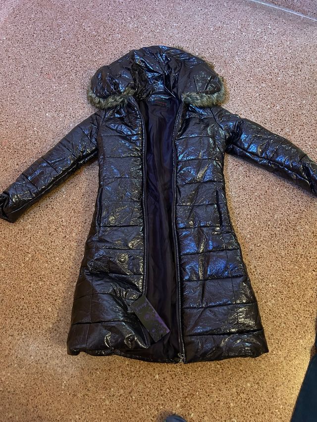 Cazadora negra brillante con capucha Talla M