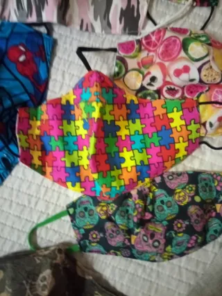 50 unid de Mascarillas multicolor.