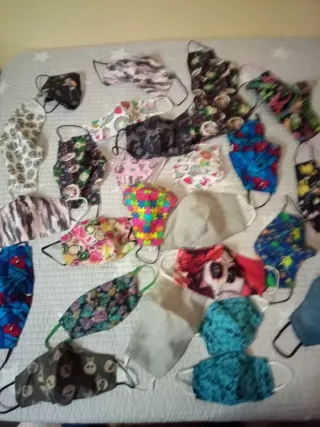 50 unid de Mascarillas multicolor.