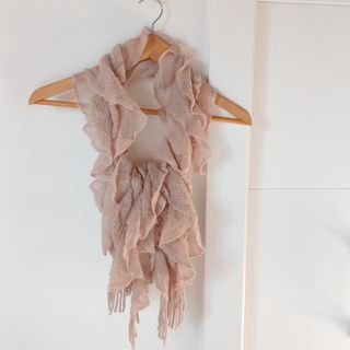 Bufanda Golddigga volantes beige/rosa