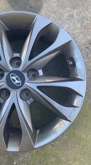 Llanta r16 hyundai ix35 sle 2wd 214427