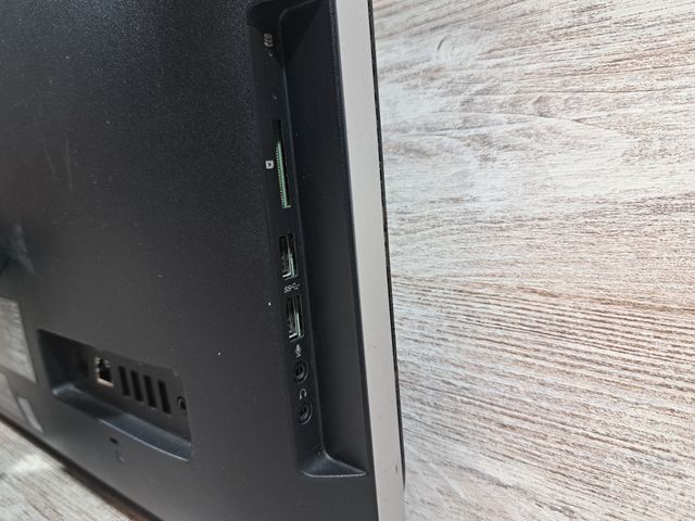 AIO HP 20-2010es E1-2500 SSD da 8 GB 128