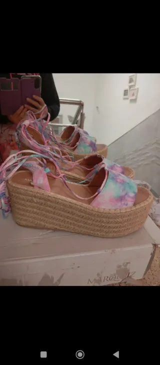Zapatos de cuña con cordones tie-dye