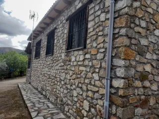Casa de campo con 10000m2 junto piscina natural