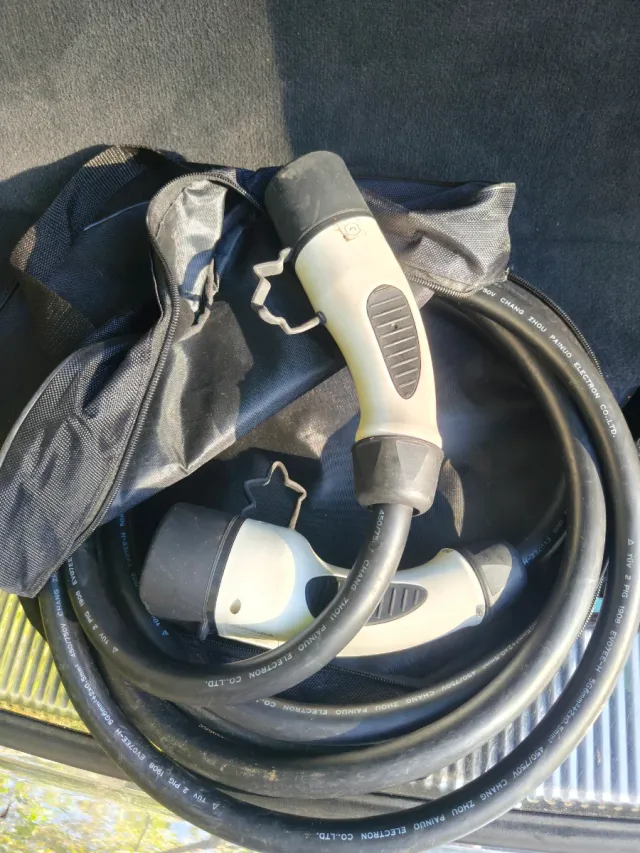 Cable de carga vehículo eléctrico 