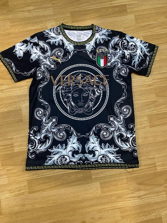Camiseta Versace Italia Negra y Dorada