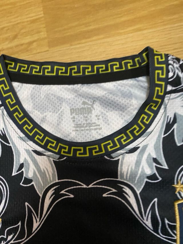 Camiseta Versace Italia Negra y Dorada