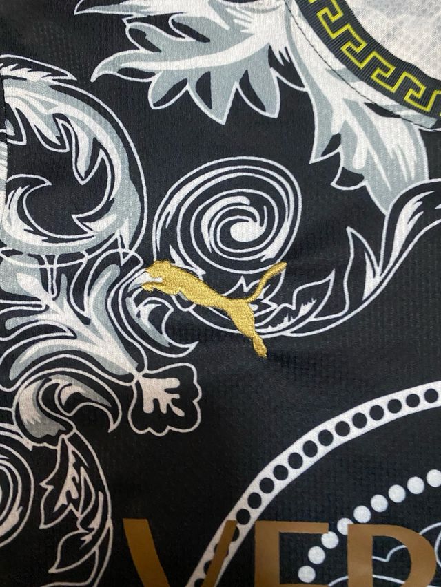 Camiseta Versace Italia Negra y Dorada