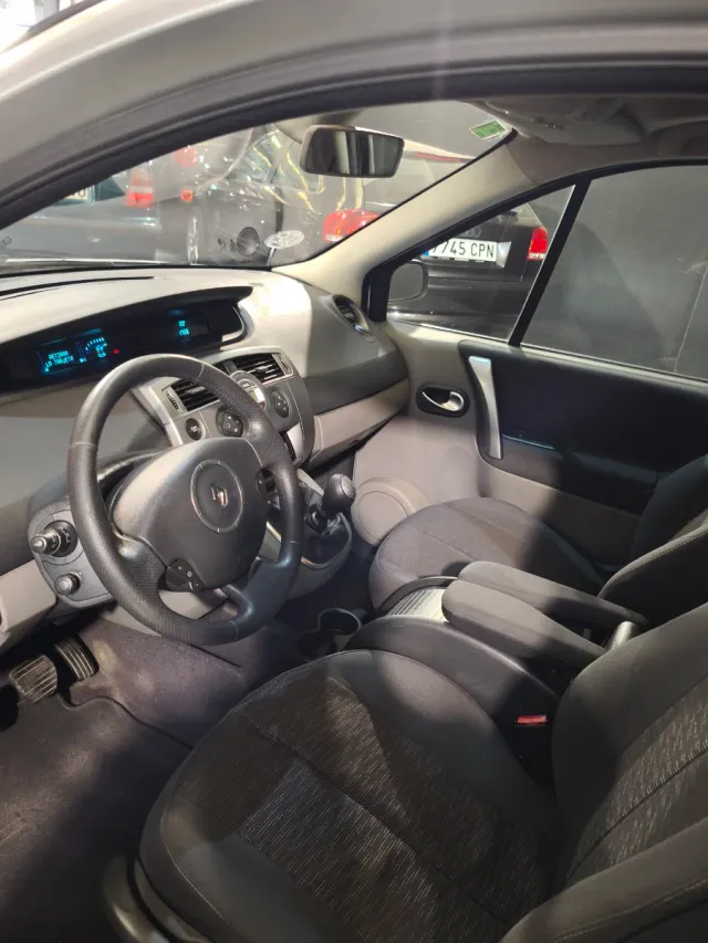 Renault Scenic 1.5 dCi.. Eonomico!!