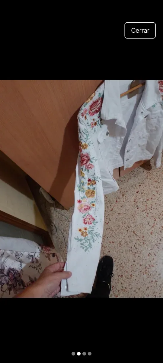 Chaqueta vaquera blanca bordada