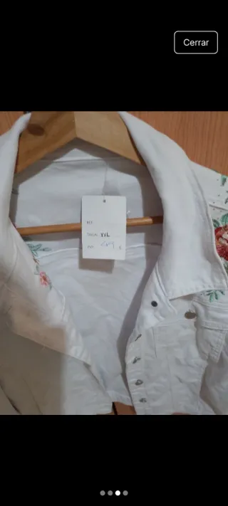 Chaqueta vaquera blanca bordada