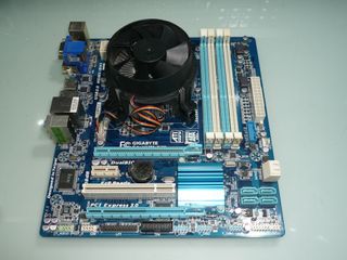 Gigabyte GA-H77M-D3H Placa Base LGA1155