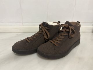 Botines Yuccs Marrones lana merino muy poco uso.