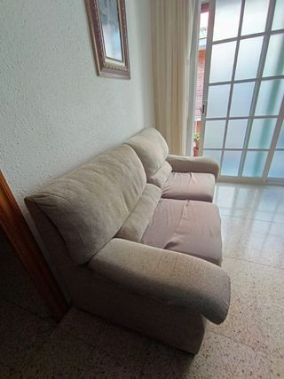 Se regala sofá de dos plazas