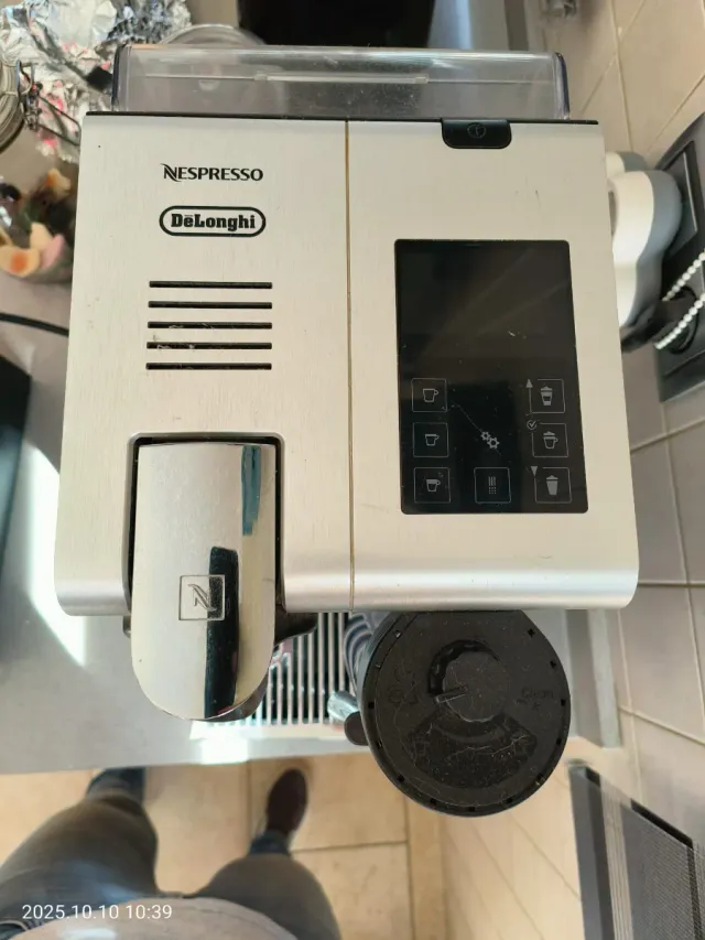 Cafetera Nespresso Delonghi