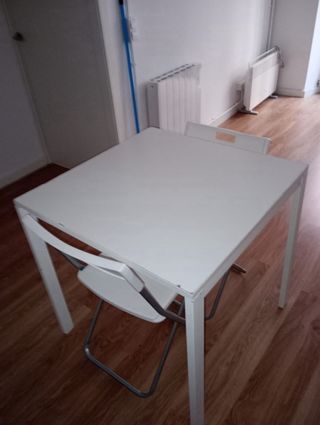 Vendo conjunto de Mesa y 2 Sillas IKEA!
