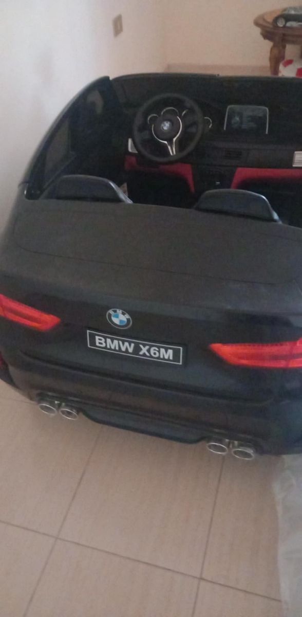 Auto elettrica per bambini BMW nera