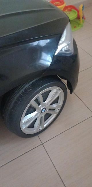 Auto elettrica per bambini BMW nera