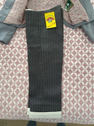 Traje de flamenco para niño gris NUEVO!
5 años 