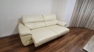 Sofá de piel beige 2 plazas