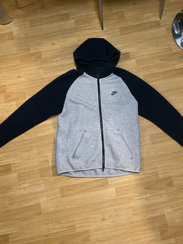 Sudadera Nike Tech Gris y Negra