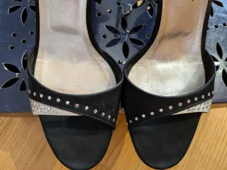 Sandalias fiesta Magrit negras y plateadas
