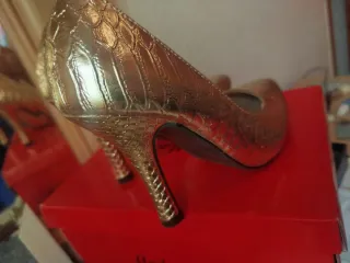 Zapatos dorados talla 32