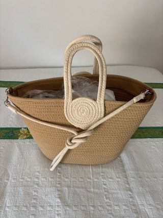 Bolso de rafia beige y marrón