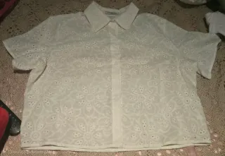 Blusa COSMOMODA blanca bordada talla L/XL