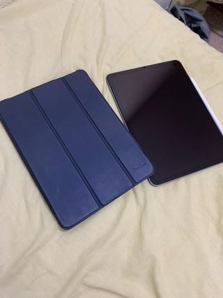 iPad Air 5a generazione 2022 grigio con Apple Pencil di seconda generazione 