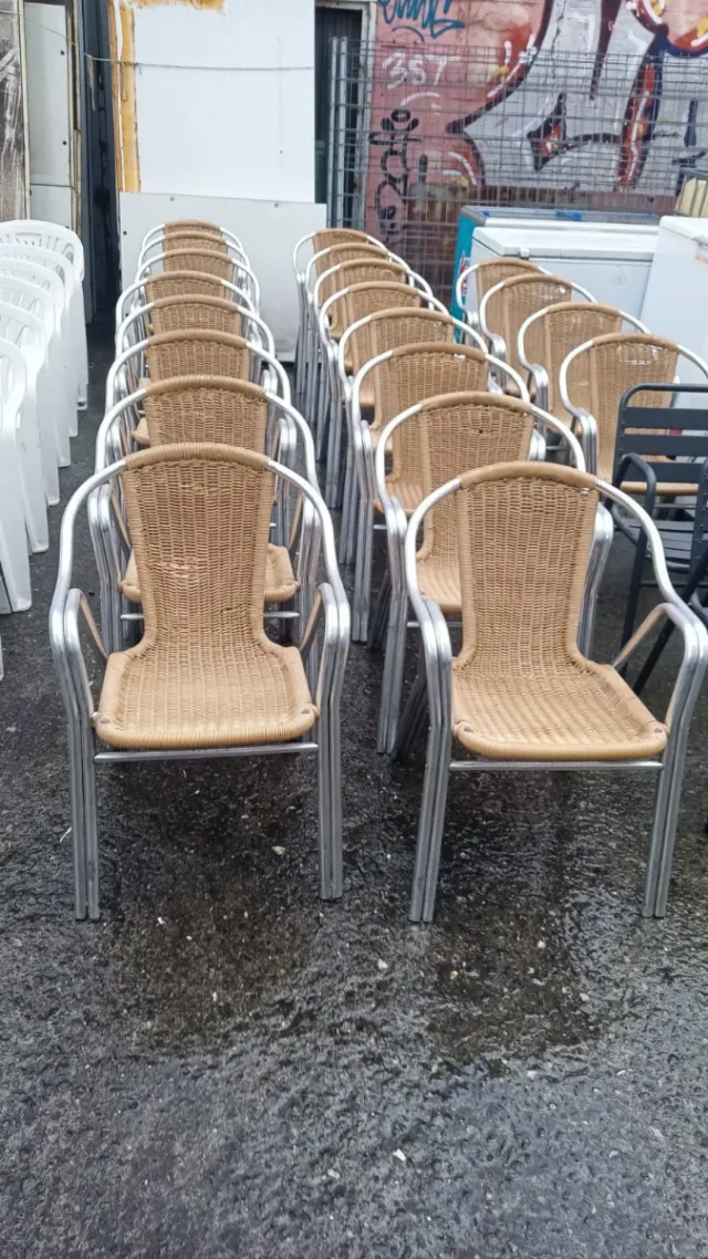 Vecchia macchina da cucire Alfa